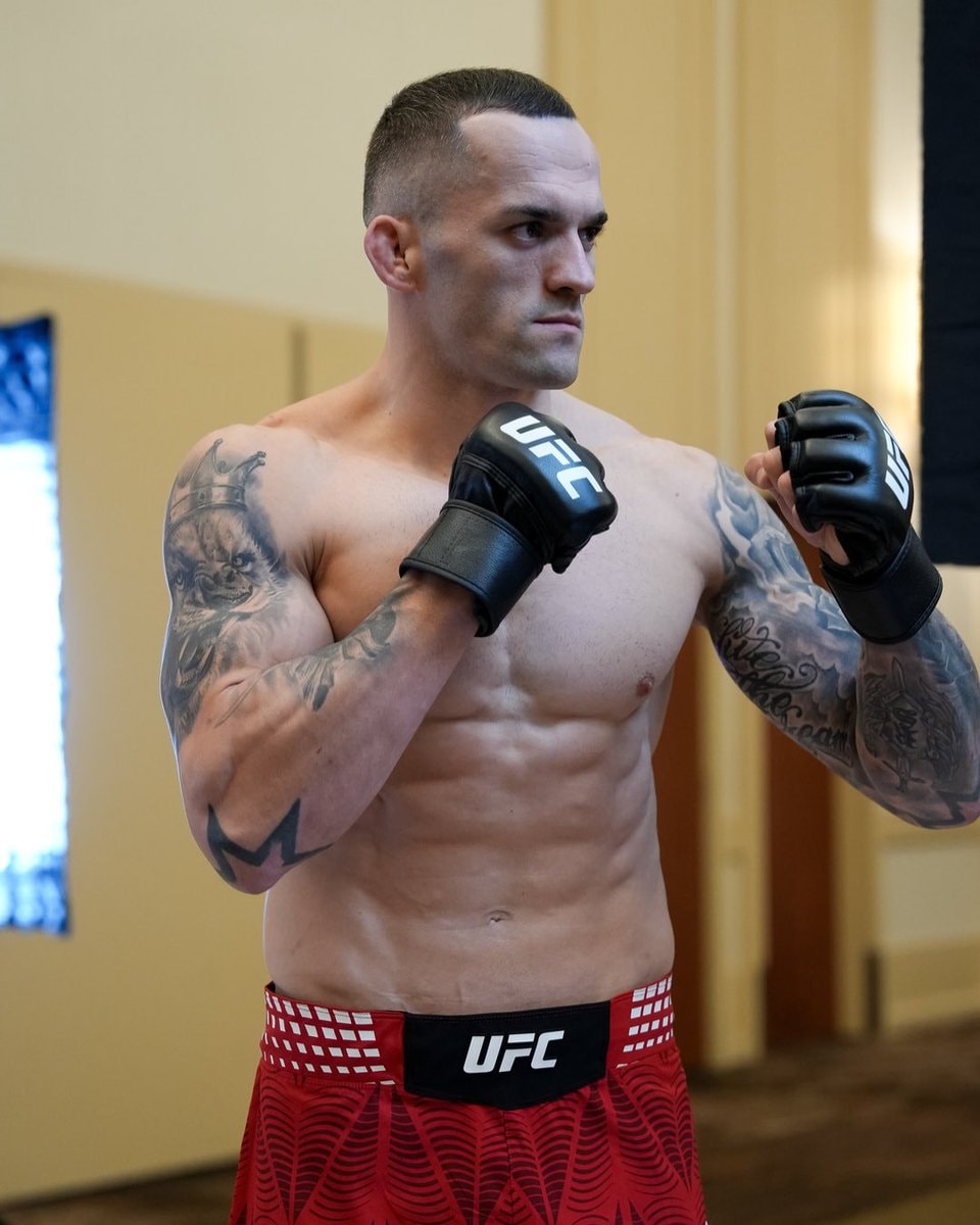 Roberto Soldic UFC gear