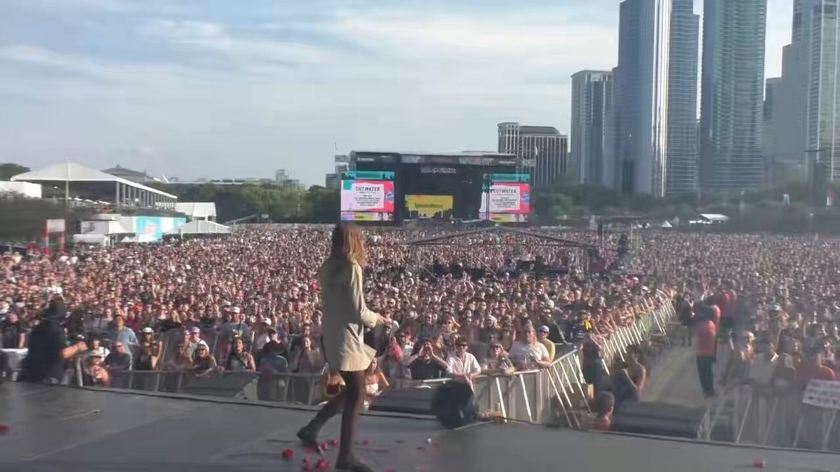 Audrey Hobert Sue me Lollapalooza Chicago