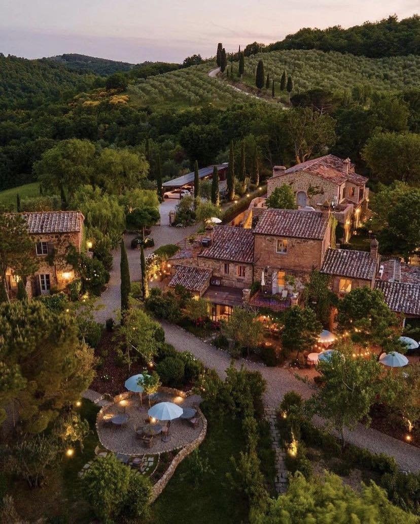 Tuscany landscape Italy (photo 2 of 2)