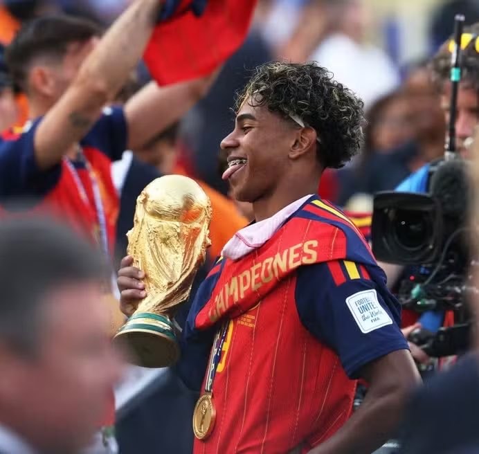 Lamine Yamal World Cup reflection (photo 2 of 2) Lamine Yamal World Cup reflection (photo 2 of 2)
