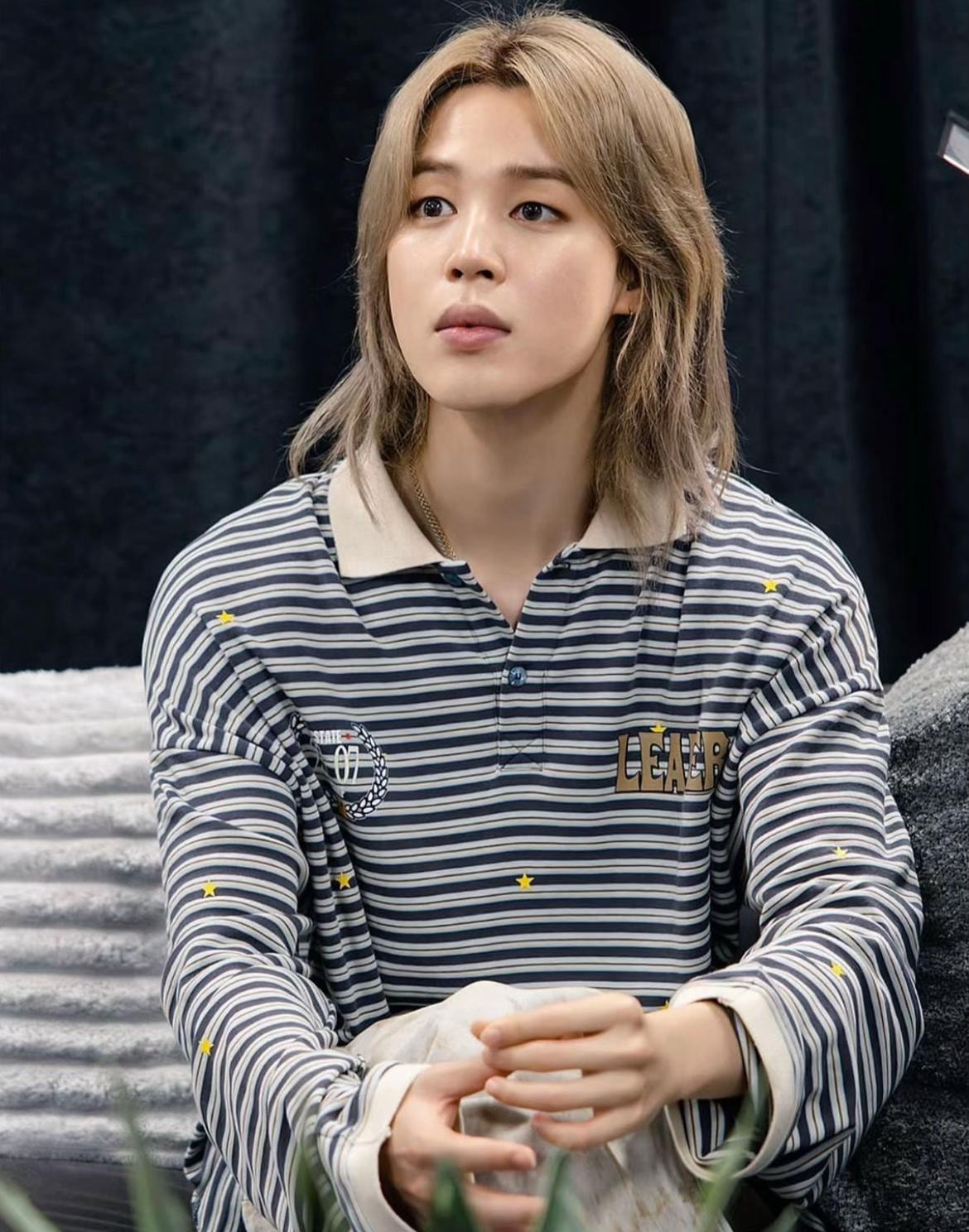 Jimin backstage moment (photo 4 of 4)