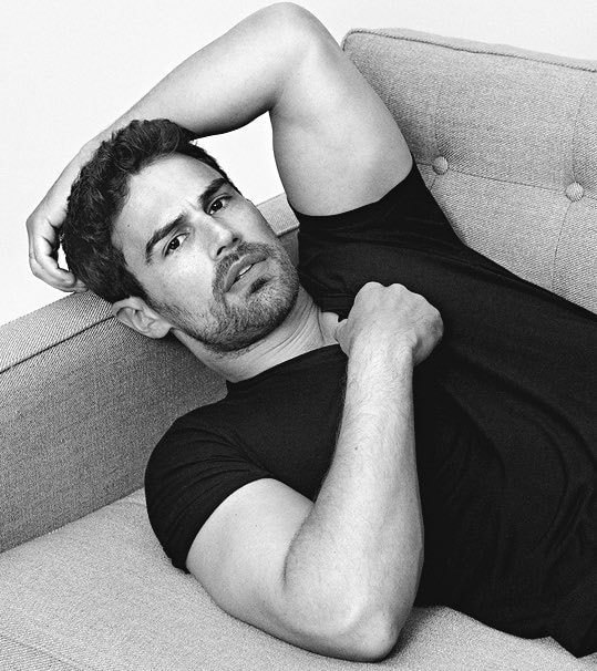 Theo James and Hoyeon in The Hole Theo James and Hoyeon in The Hole