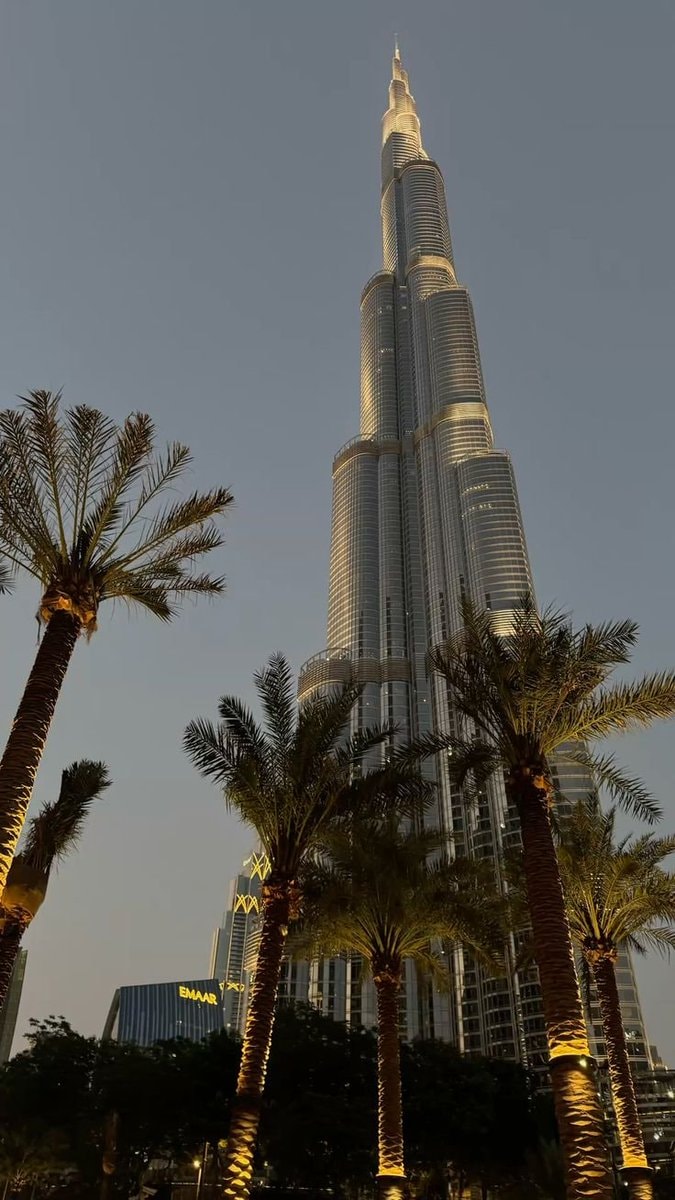 Burj Khalifa Dubai (photo 1 of 4)