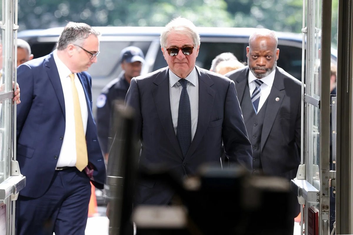 Leon Black sues House Oversight Committee