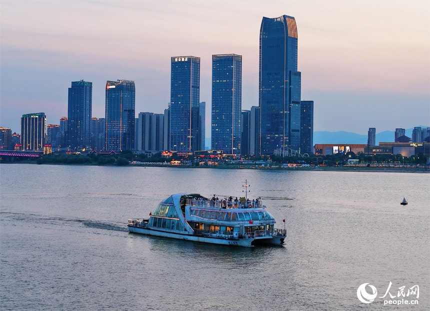 Ganjiang River night cruise Hongjiaozhou (photo 4 of 4)