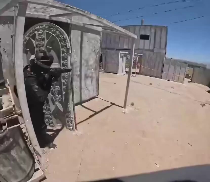 Airsoft player wins with knife