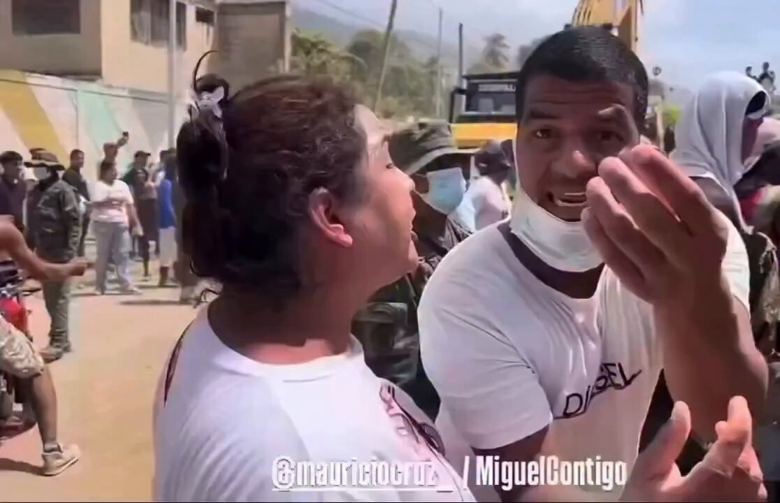 Venezuelans confront soldiers over looting