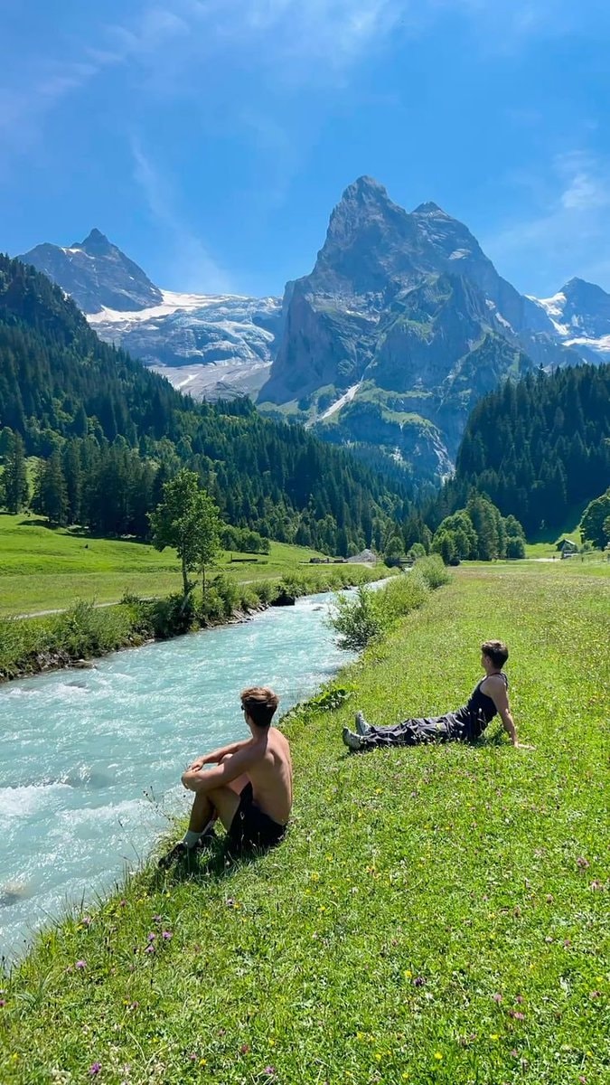 Swiss Alps train ride 🇨🇭 (photo 4 of 4)