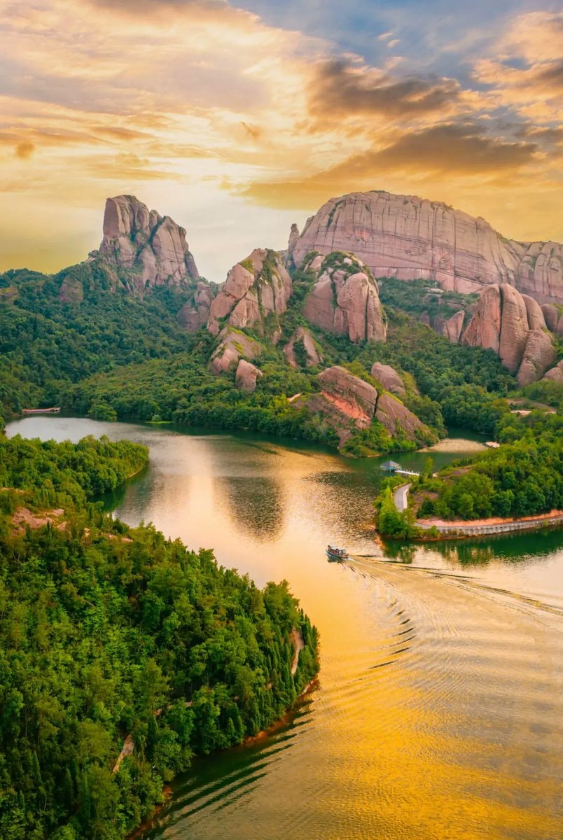 Jiangxi landscapes featuring mountains rivers and villages (photo 3 of 4)
