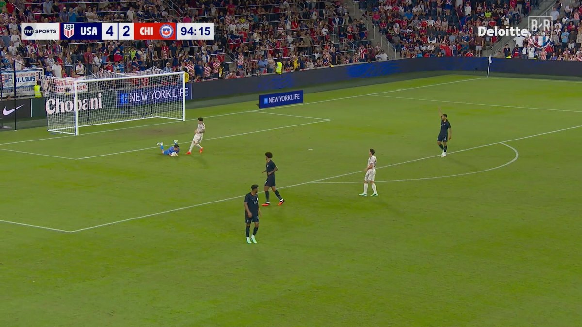 USA vs Chile tense moment