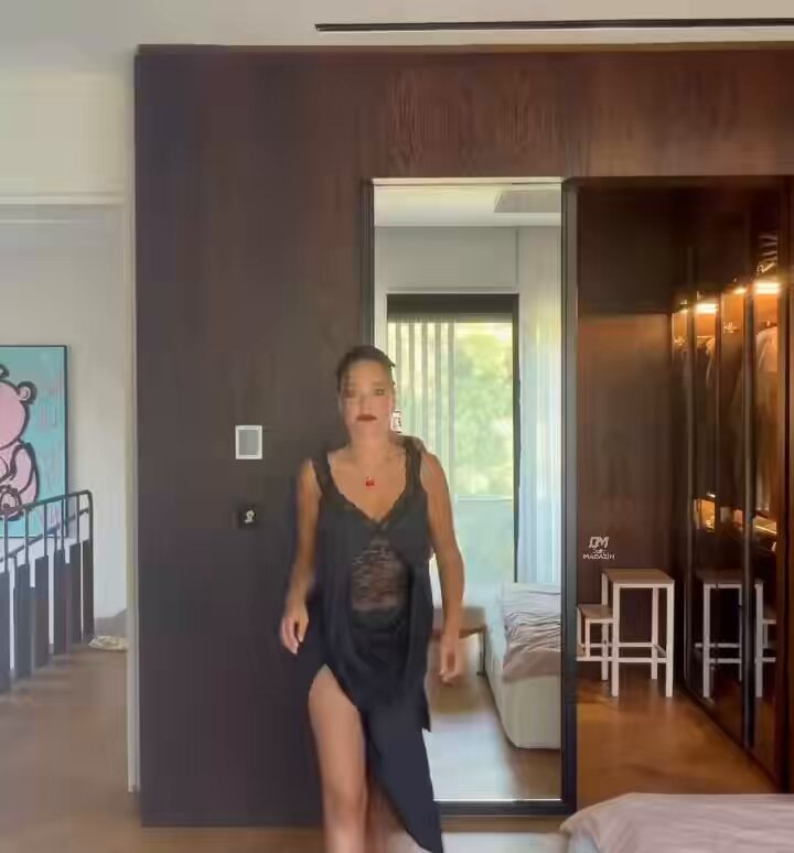 Pelin Akil beauty moment
