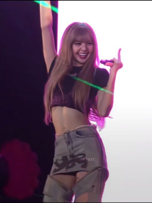 Lisa Deadline World Tour Edit