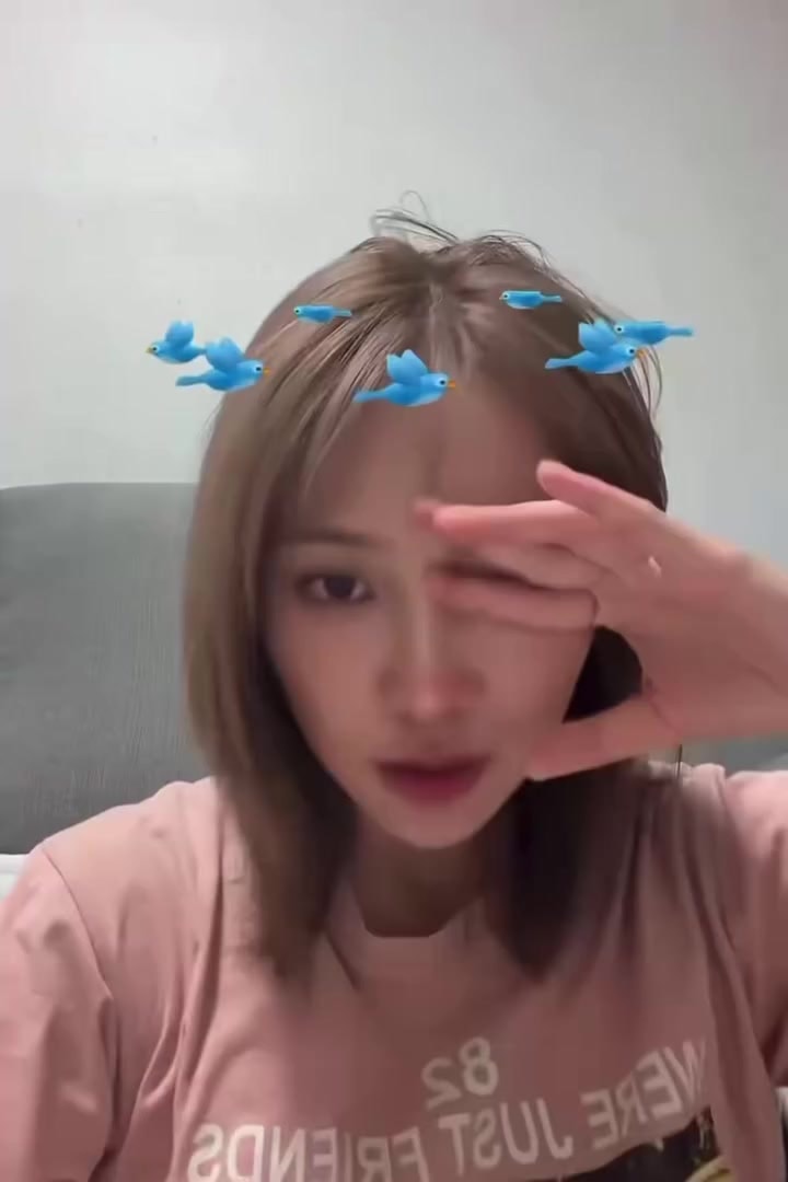 Jan Ploy fan reaction with blue bird filter