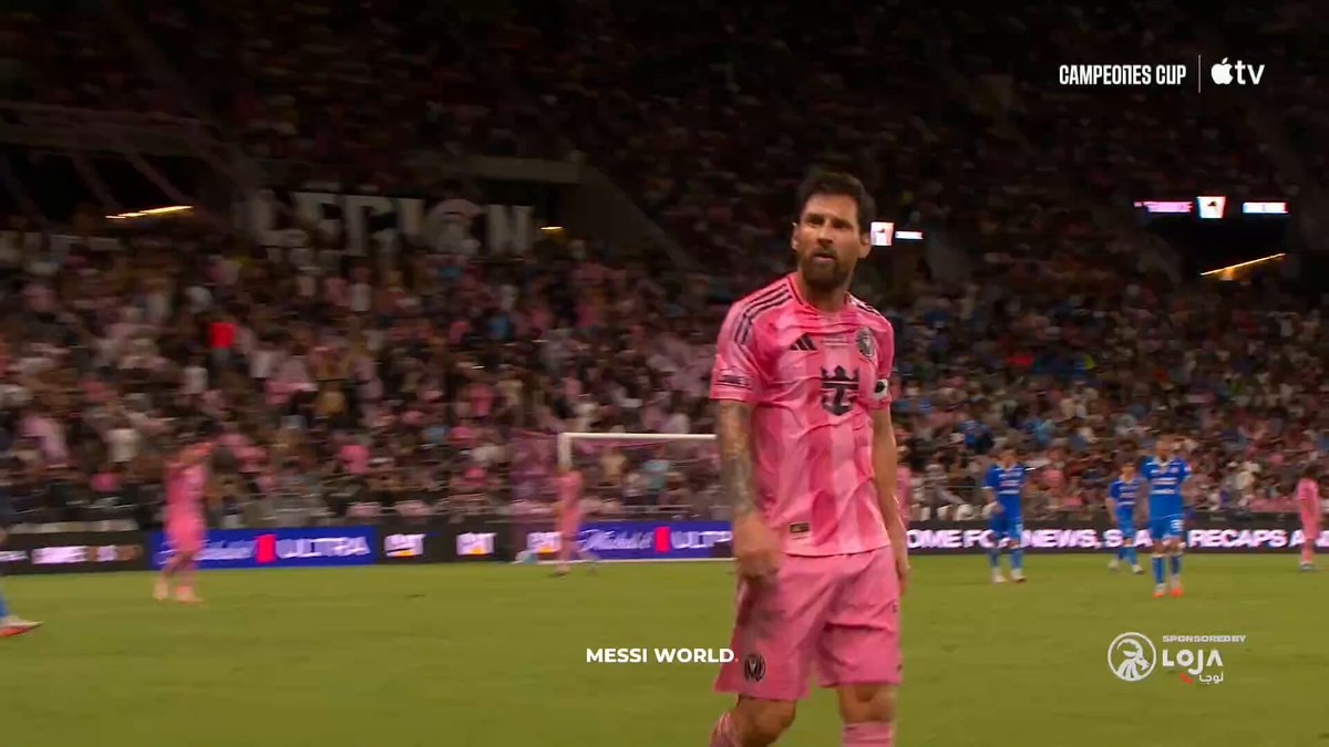Messi heated moment with referee
