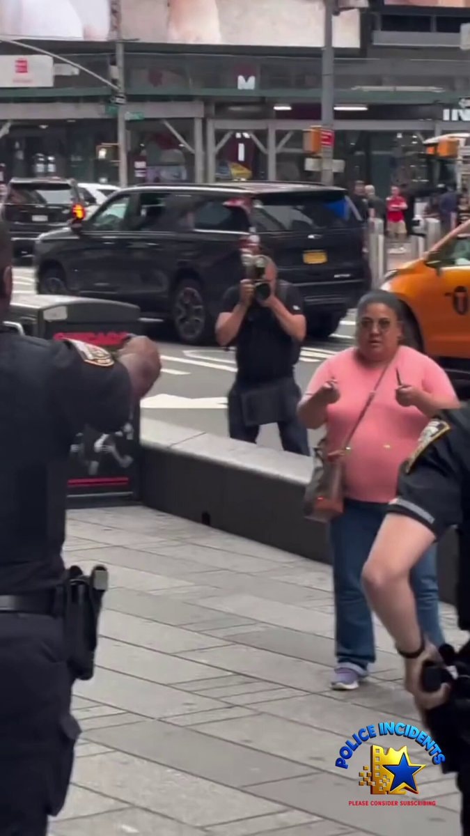 New York stabbing police intervention