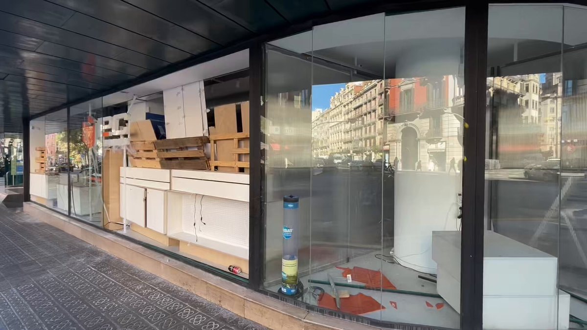 Barcelona shops board up after unrest