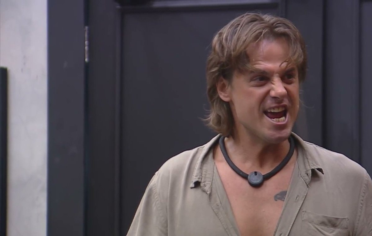 Daniel reacts to AFazenda fight