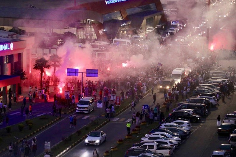 Mohamed Salah Trabzon Airport crowd
