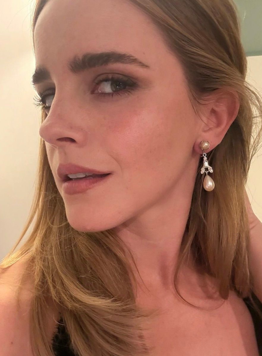 Emma Watson new photos (photo 2 of 2)