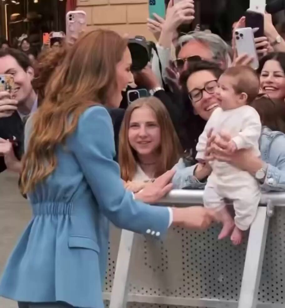 Baby Elena reacts to Princess of Wales ❤️