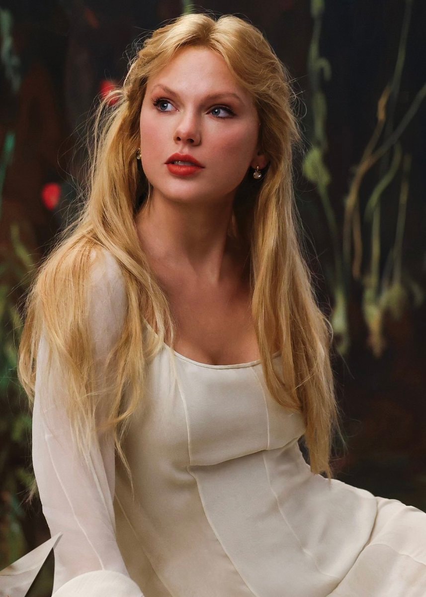 Taylor Swift The Fate of Ophelia VMA projection