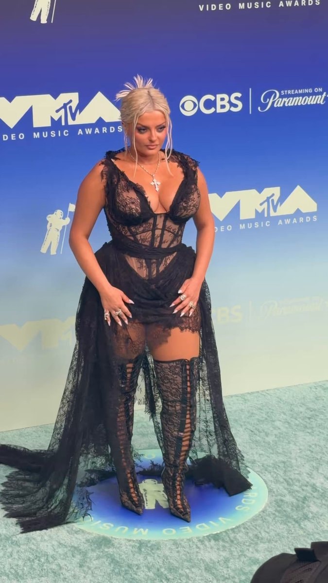 Bebe Rexha VMAs carpet