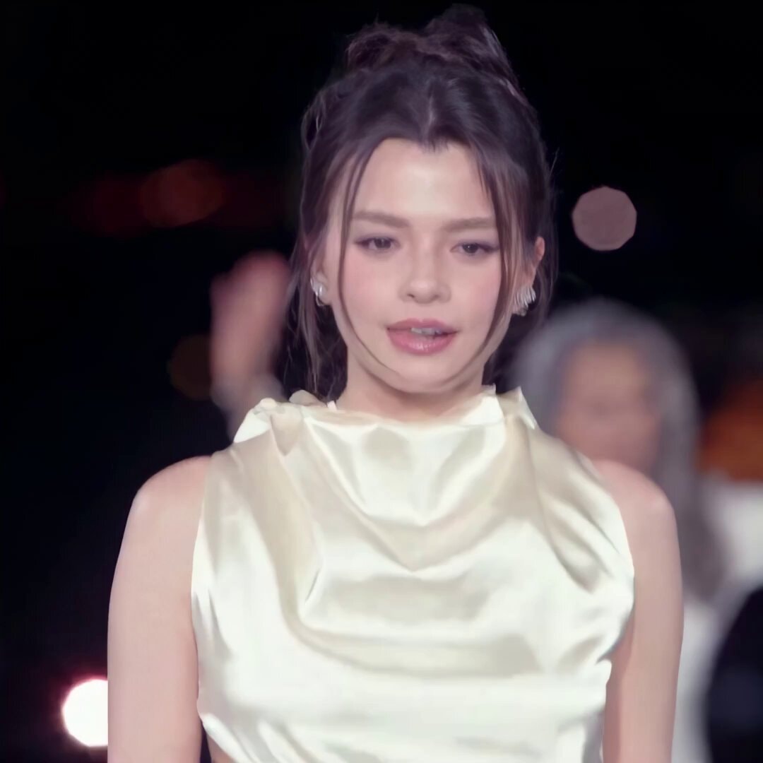 Becky Armstrong L'Oréal Paris show