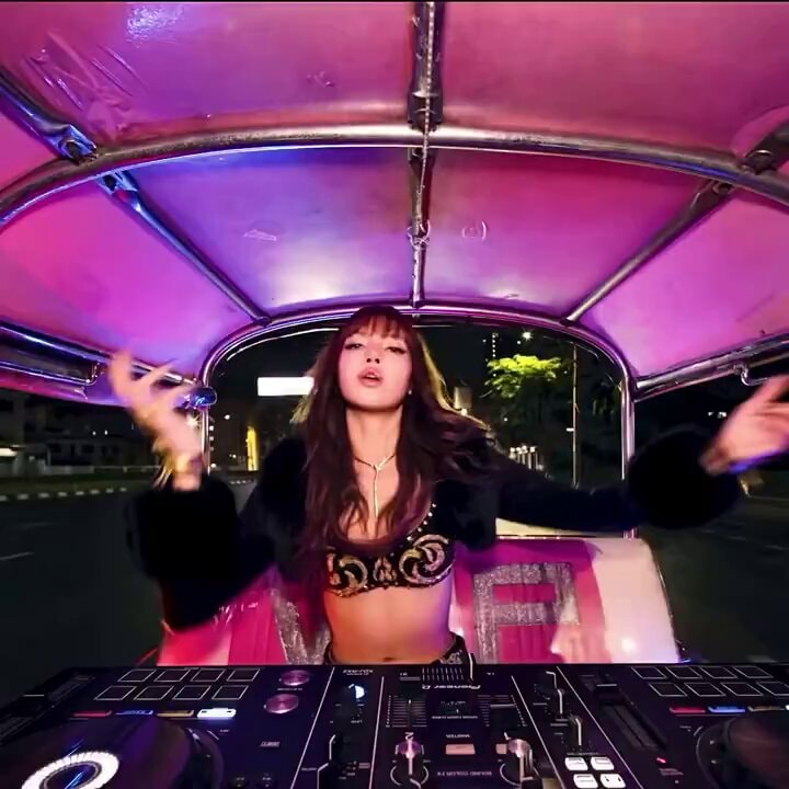 Lisa SaWaDiKa Tuktuk Radio
