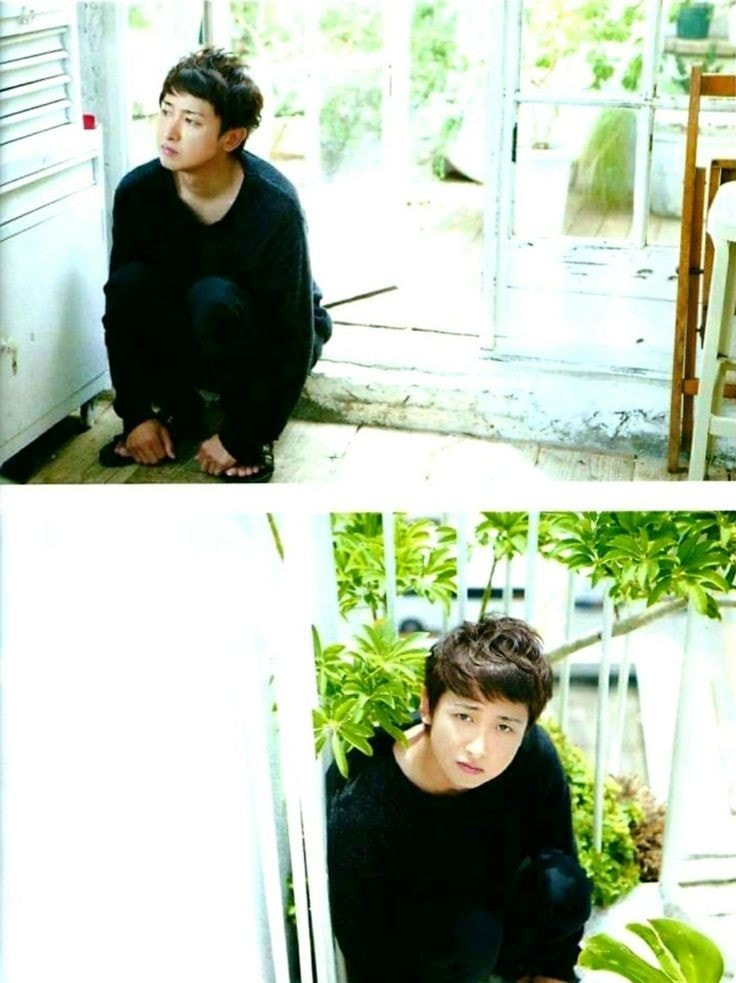 Matsumoto Jun plaid suit red bench (photo 4 of 4)