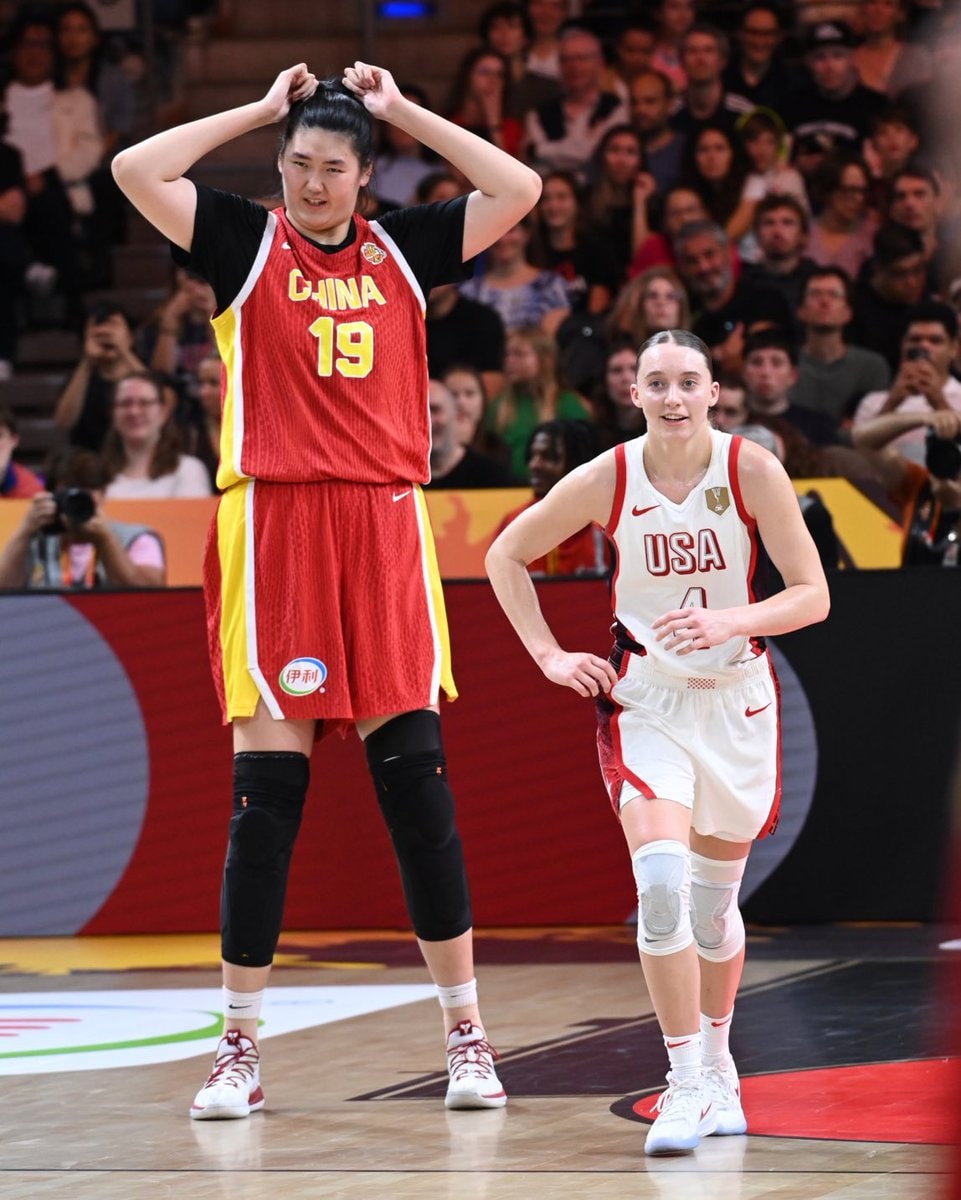 Paige Bueckers and Zhang Ziyu