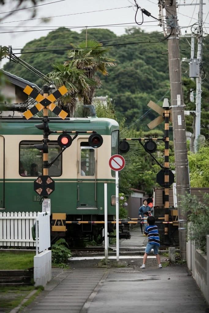 Kamakura Japan green tram (photo 2 of 4)