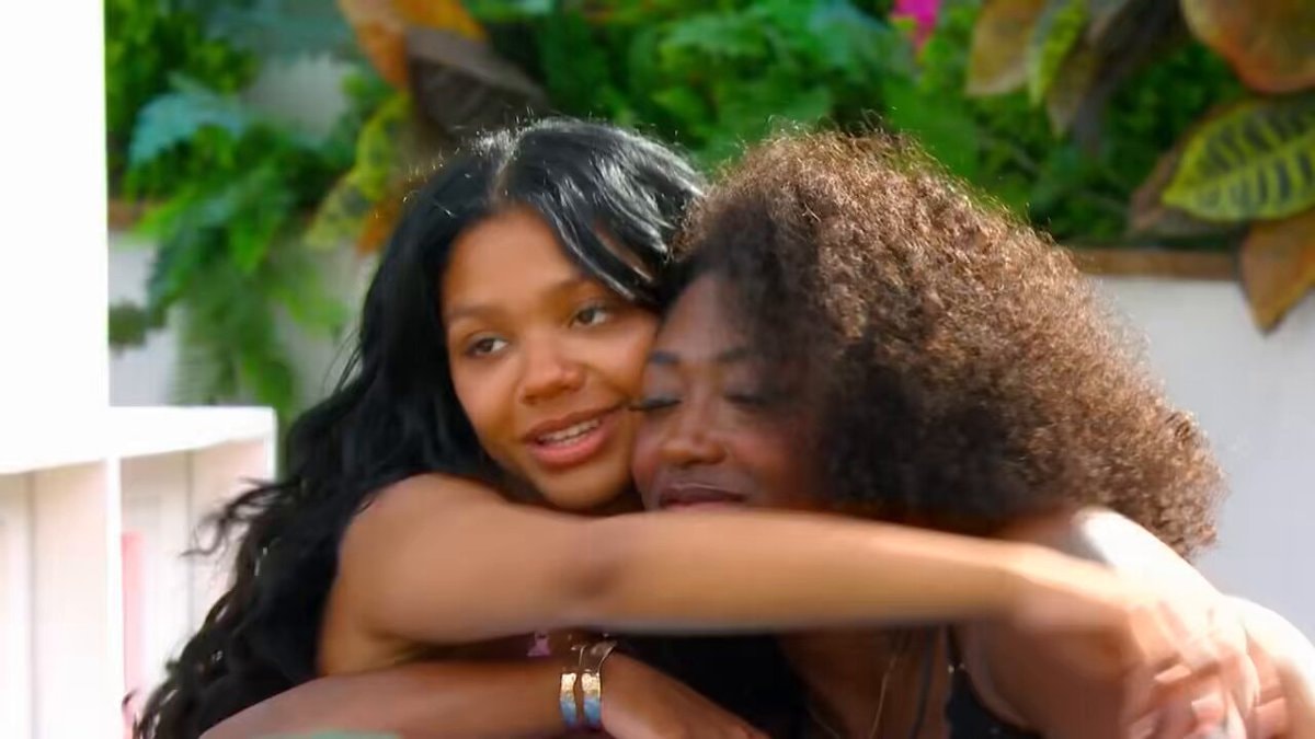 Melanie Love Island USA kisses