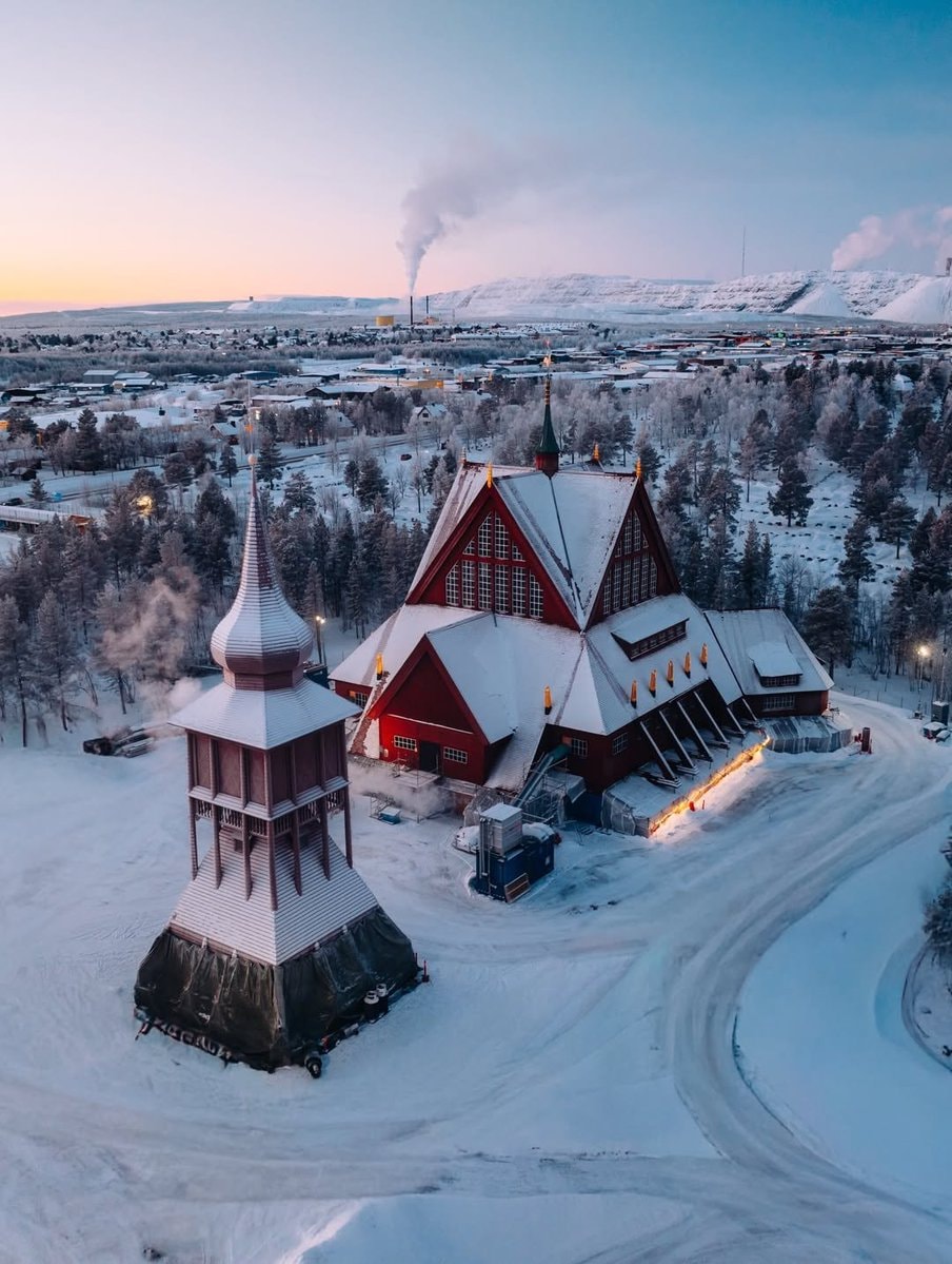 Swedish Lapland winter dusk (photo 2 of 4)