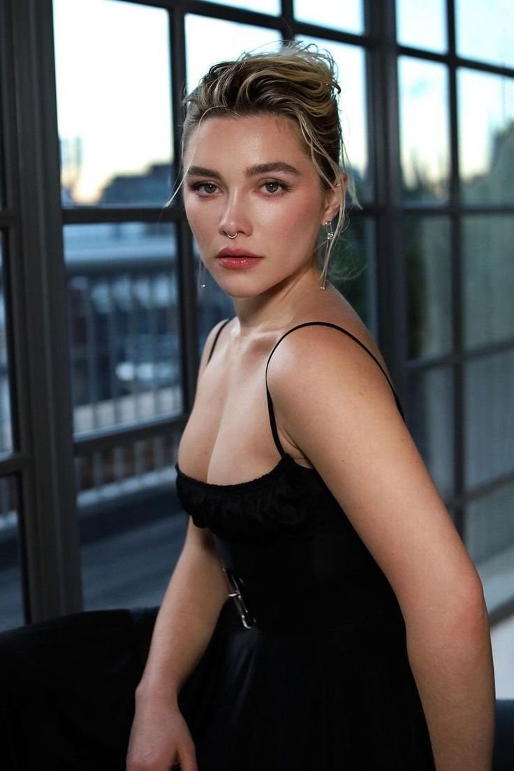 Florence Pugh 30 (photo 3 of 3)