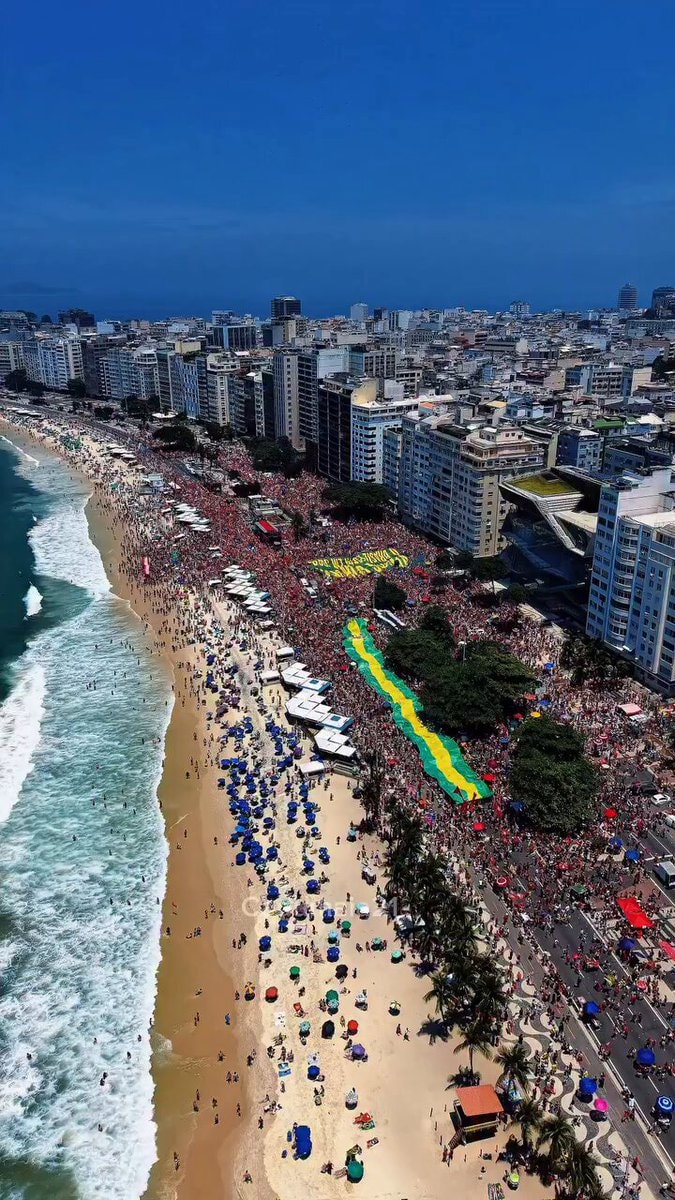 Lula campaign closing in Copacabana