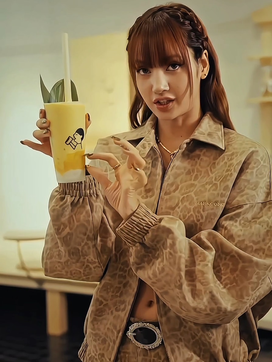 Lisa LISA x HEYTEA Mango Coconut Sticky Rice drink