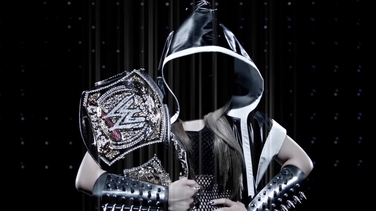 2NE1 I Am The Best 15th anniversary (photo 2 of 4)