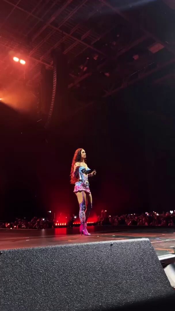 Daniela KATSEYE young fan Dublin WILDWORLD Tour