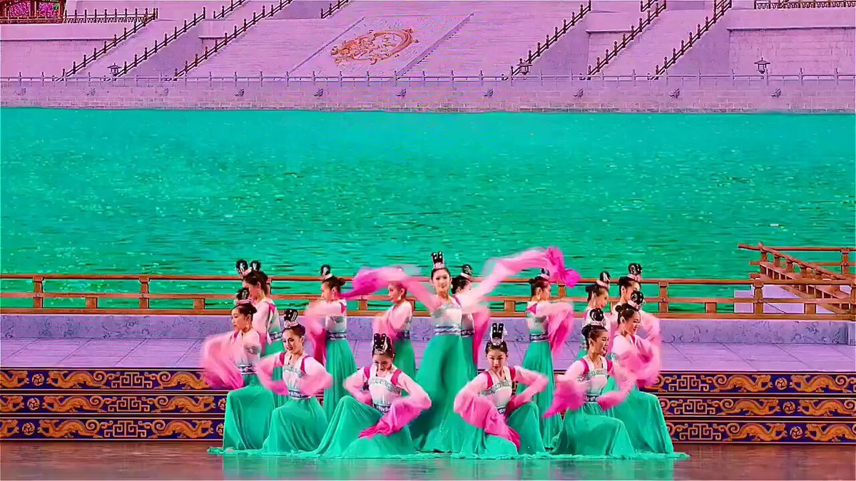 Shen Yun performance
