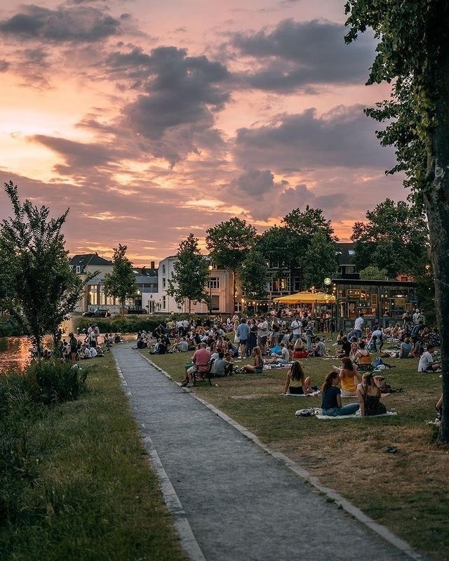 BASIS canal cafe Netherlands (photo 4 of 4)