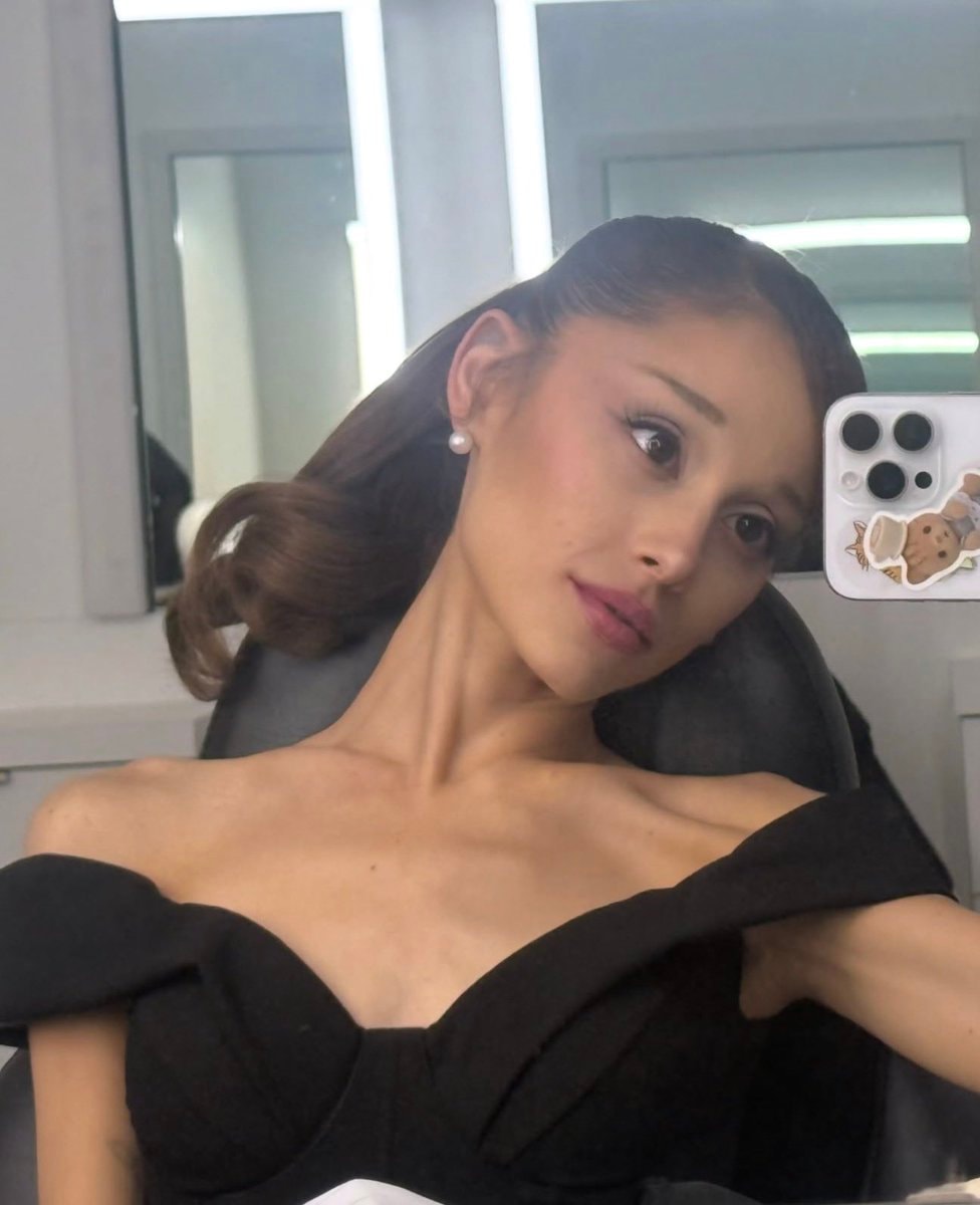Ariana Grande petal teaser