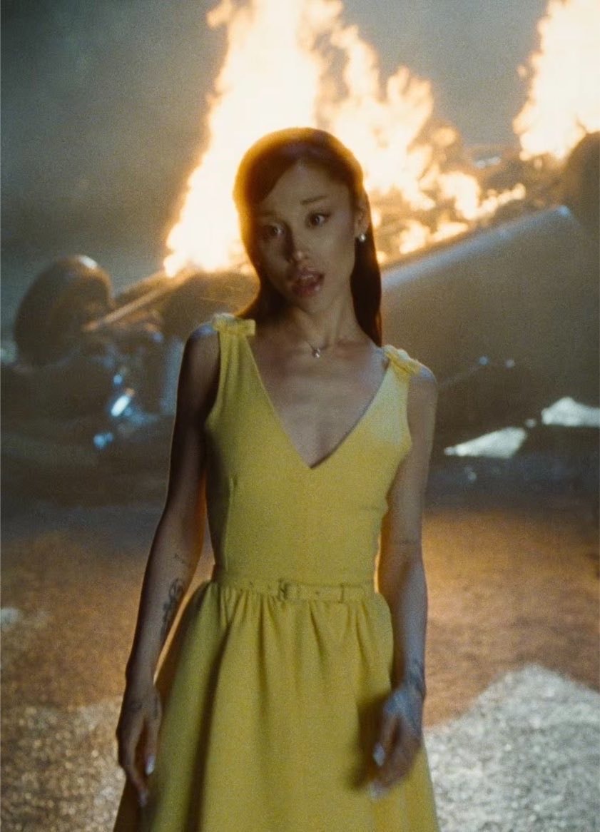 Ariana Grande hate that i made you love me (photo 2 of 2)