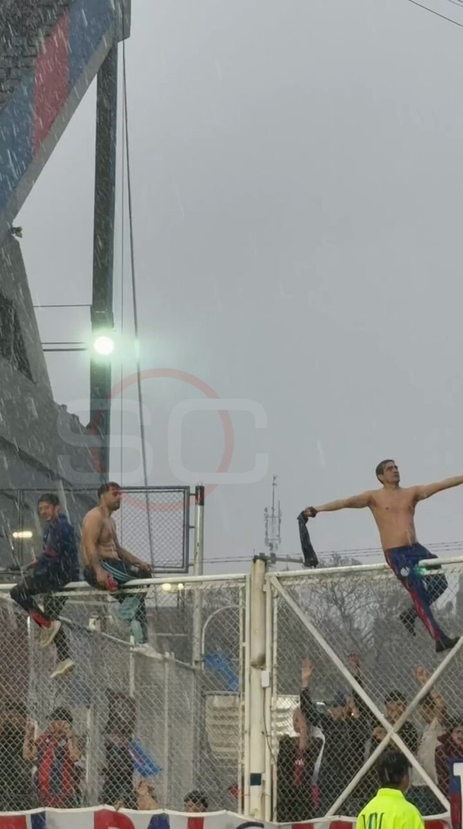 San Lorenzo Boca Juniors fans in rain
