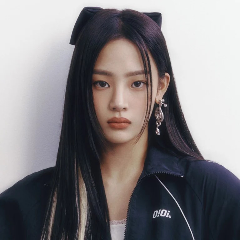 NewJeans Minji in two recent photos (photo 1 of 2)