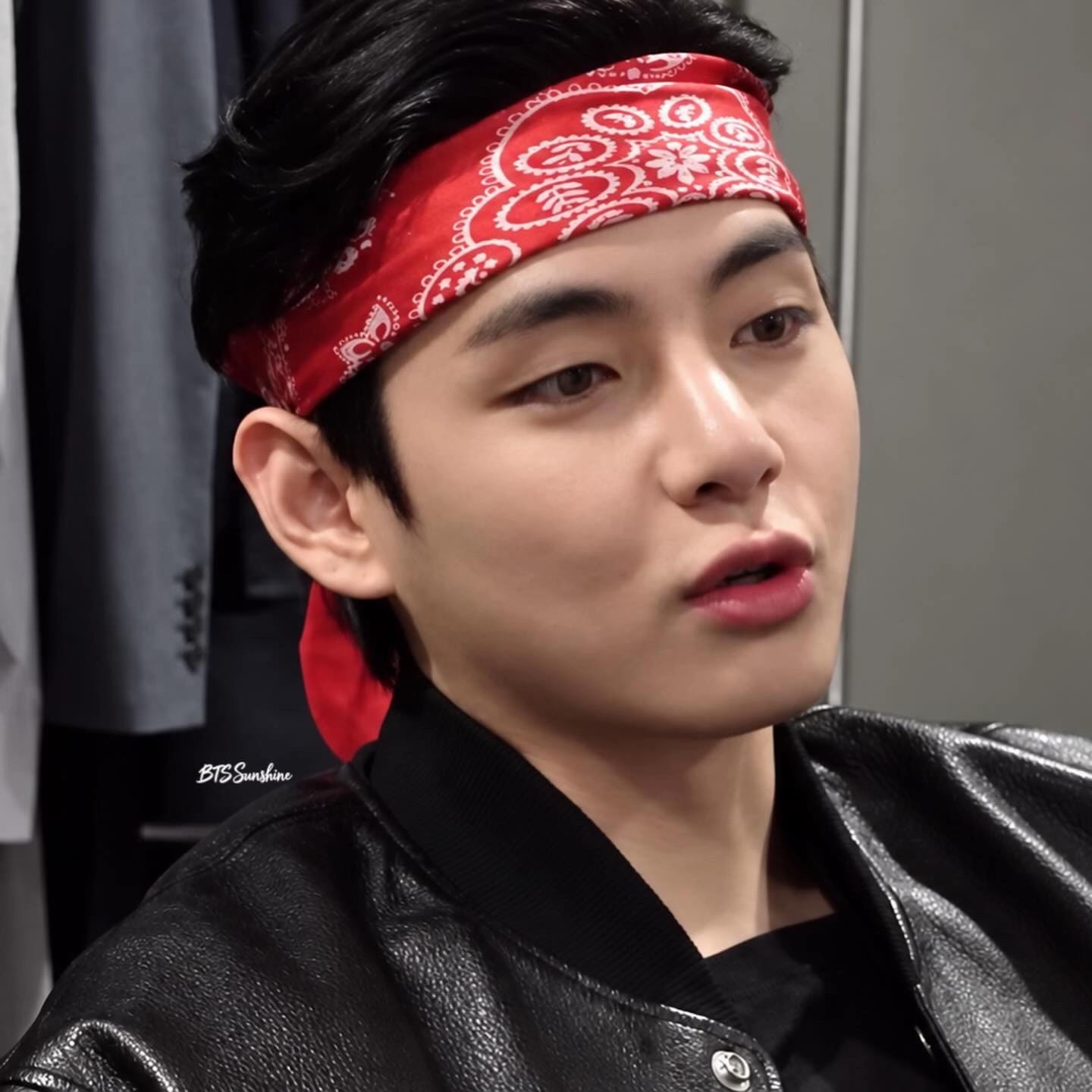 Taehyung in leather jacket (photo 3 of 3)