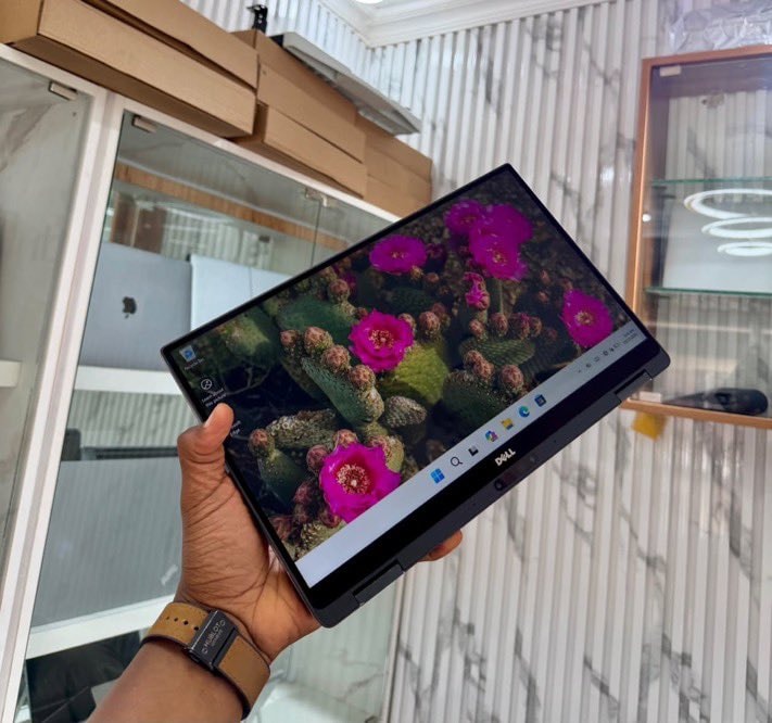 Dell XPS 13 Series touchscreen laptop (photo 2 of 4) Dell XPS 13 Series touchscreen laptop (photo 2 of 4)
