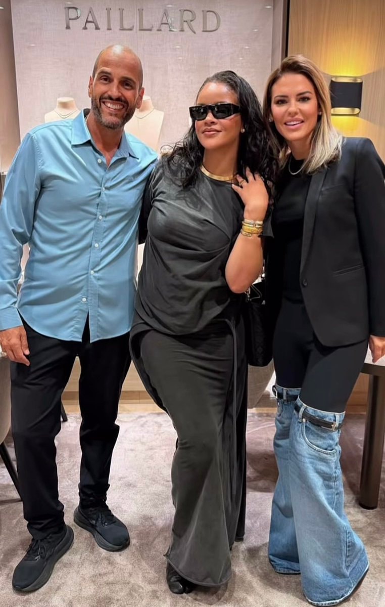 Rihanna at Paris jewelry store