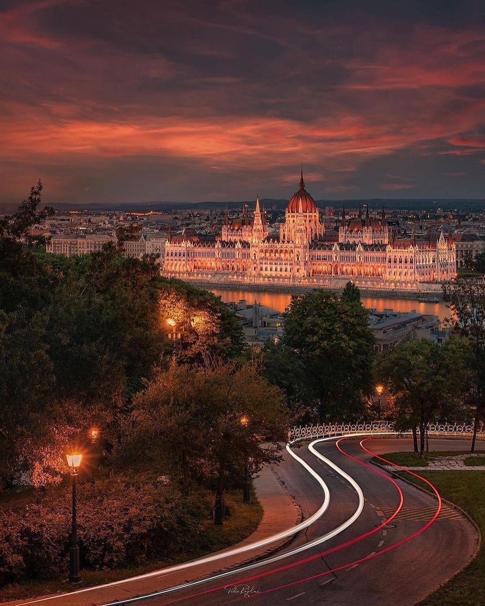 Hungarian Parliament Building Budapest sunset (photo 3 of 4)