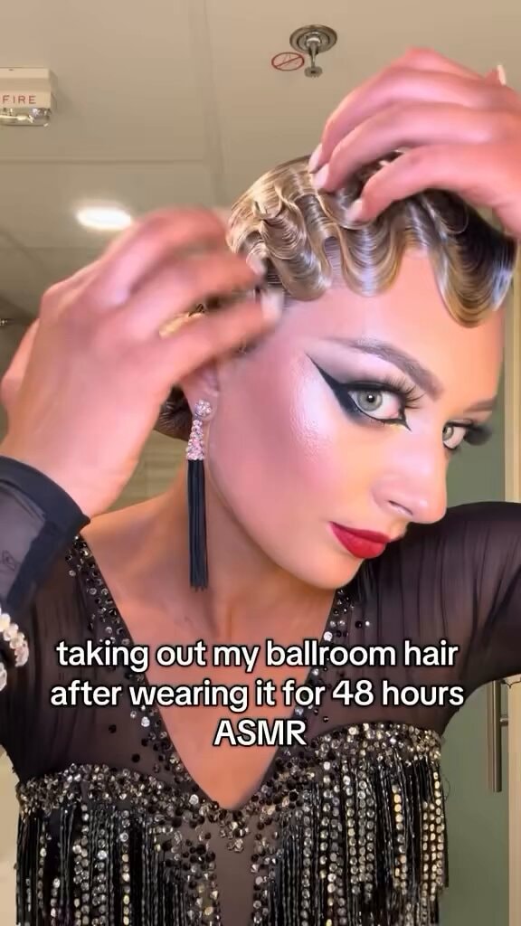 Finger waves ballroom costume relief