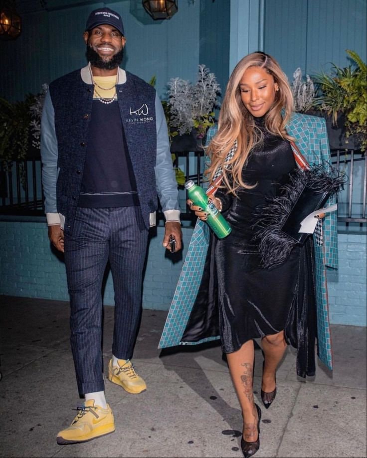 LeBron James Savannah West Hollywood (photo 2 of 2)